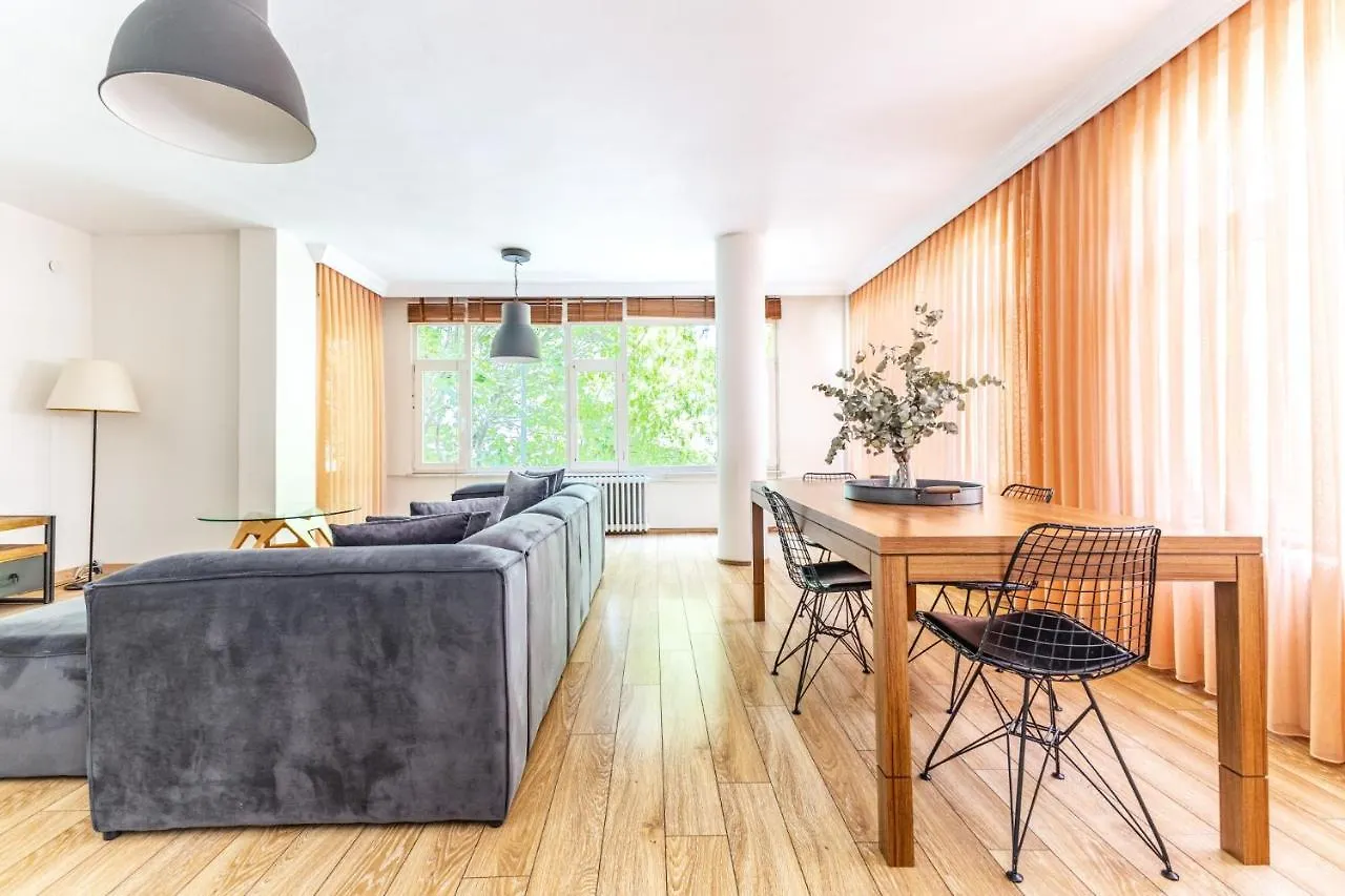 Flat W Balcony 1 Min To Bagdat Avenue In Kadikoy Стамбул