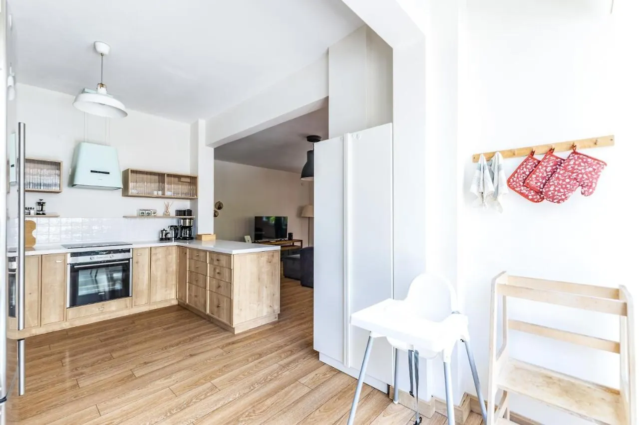 Flat W Balcony 1 Min To Bagdat Avenue In Kadikoy Isztambul Apartman